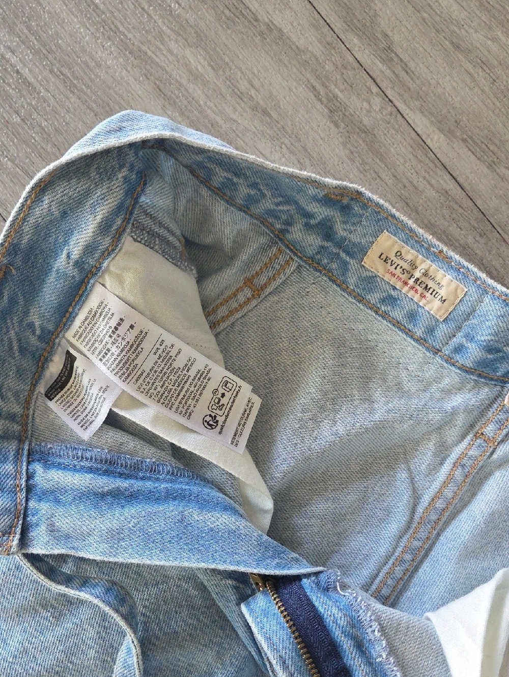 NWOT Levi's Xlong Light Wash Denim Skirt. Size 24. - Picture 6 of 13